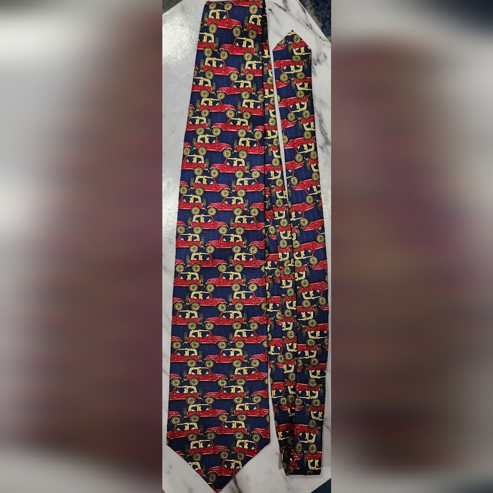 Jeep Wrangler convertible neck tie